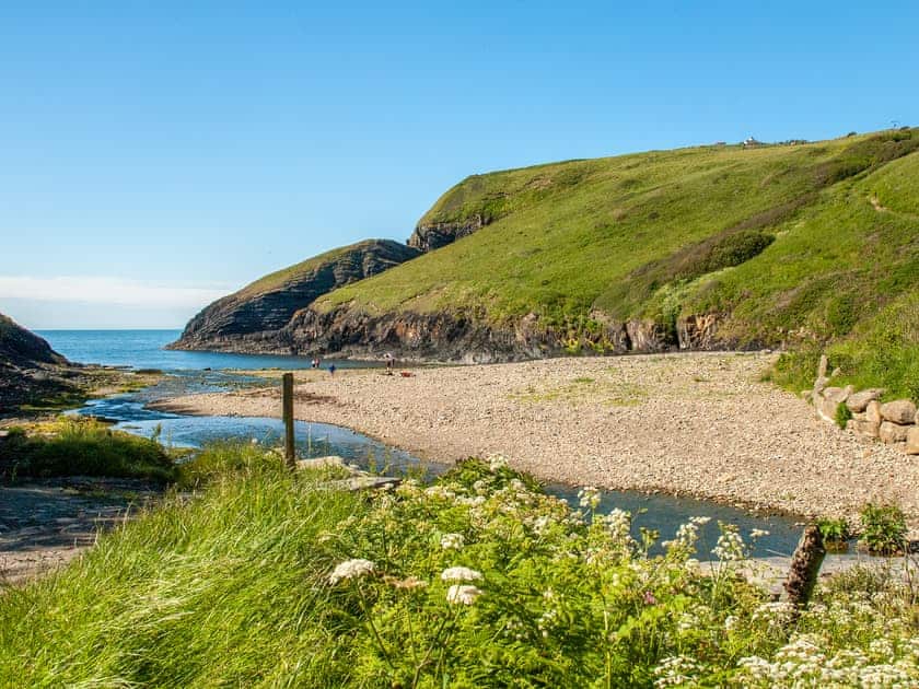 Crug y Felin, Ceibwr Cove