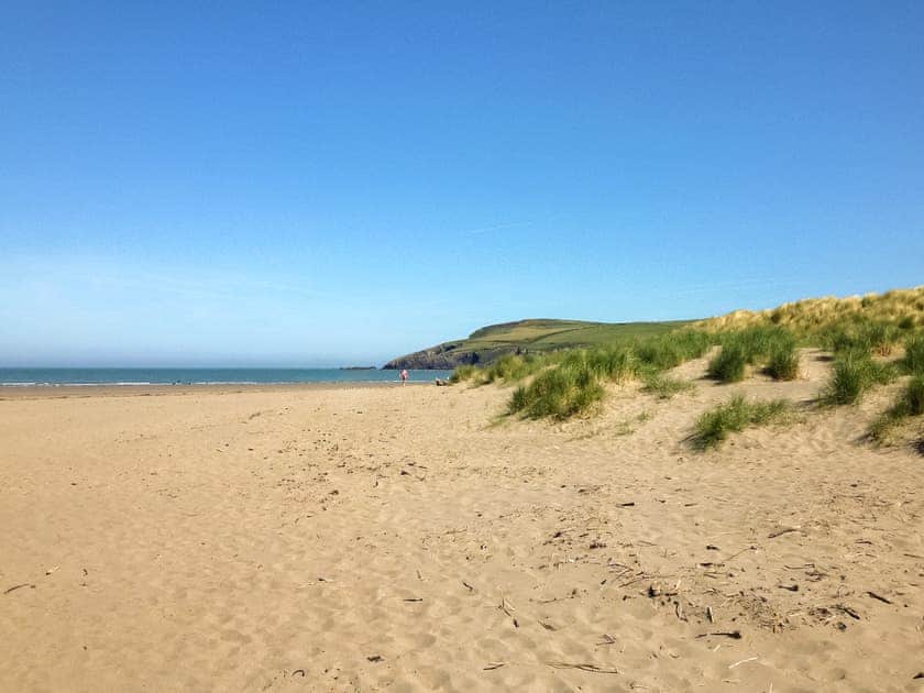 Crug y Felin, Ceibwr Cove