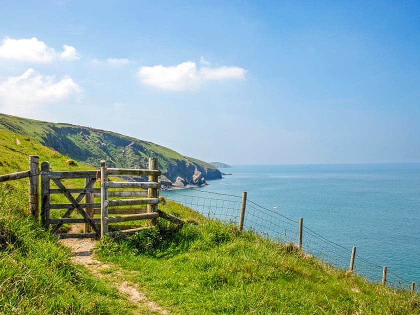 Crug y Felin, Ceibwr Cove
