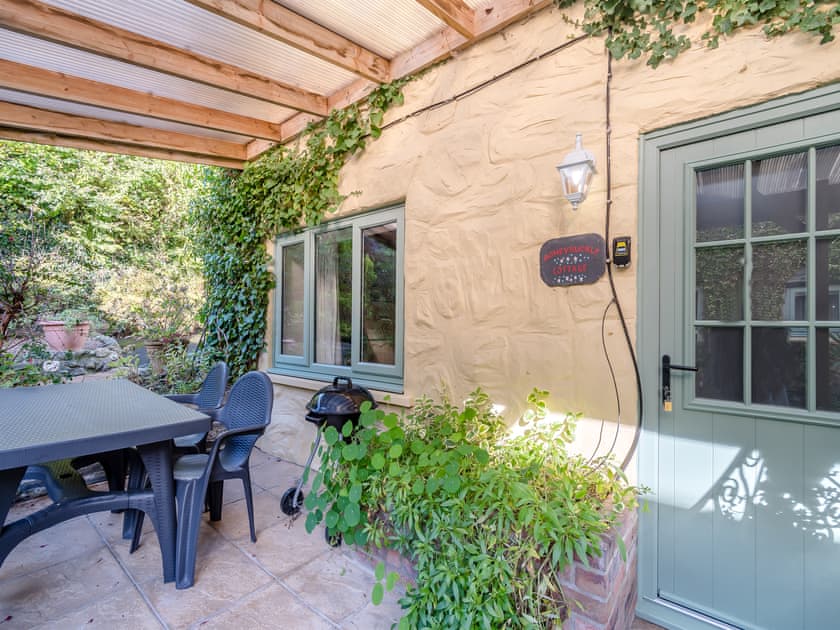 Outdoor eating area | Brongwyn Cottages- Honeysuckle Cottage - Brongwyn Cottages, Penparc, near Cardigan