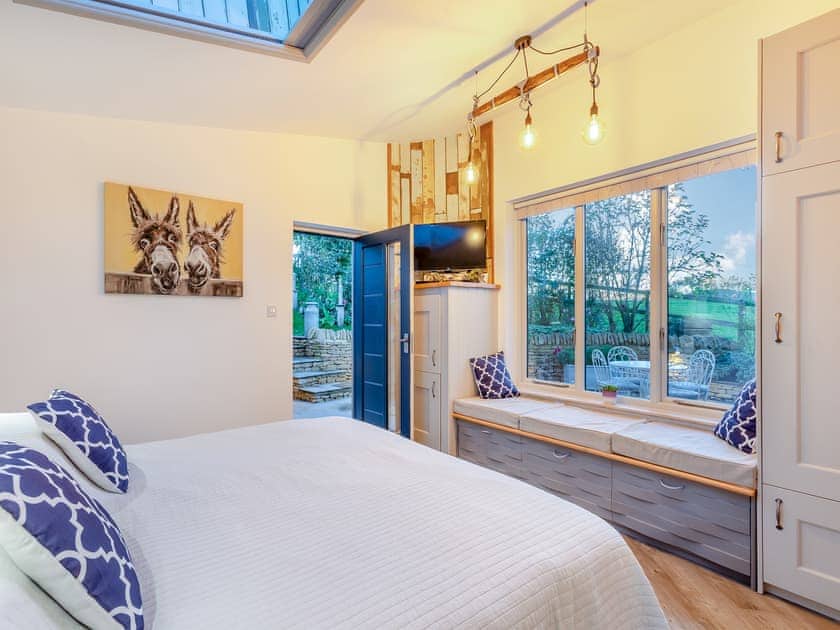 Double bedroom | Malvern Hills Lodge, Malvern