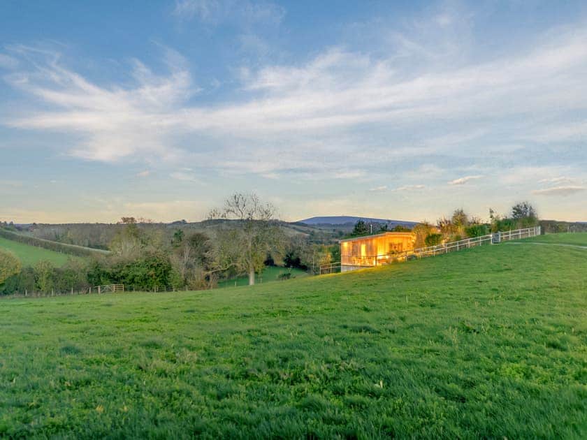 Setting | Malvern Hills Lodge, Malvern