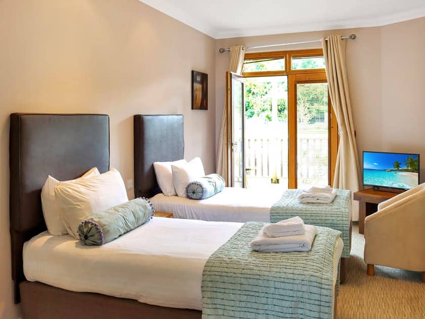 Twin bedroom | Family Lodge No.4 - Atholl Palace Holidays, Pitlochry