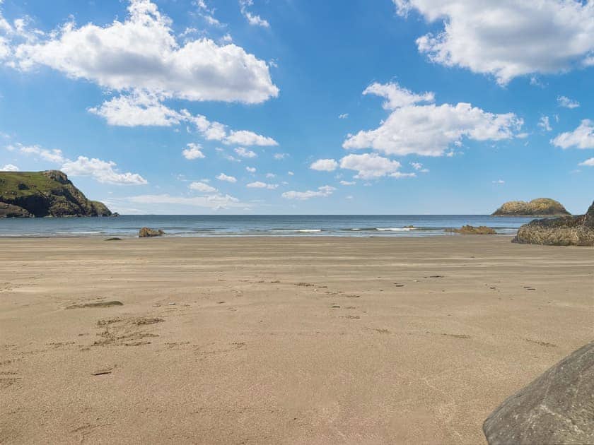 Traethllyfn (Barry Island Beach) | Manor Villa, Llanrhian