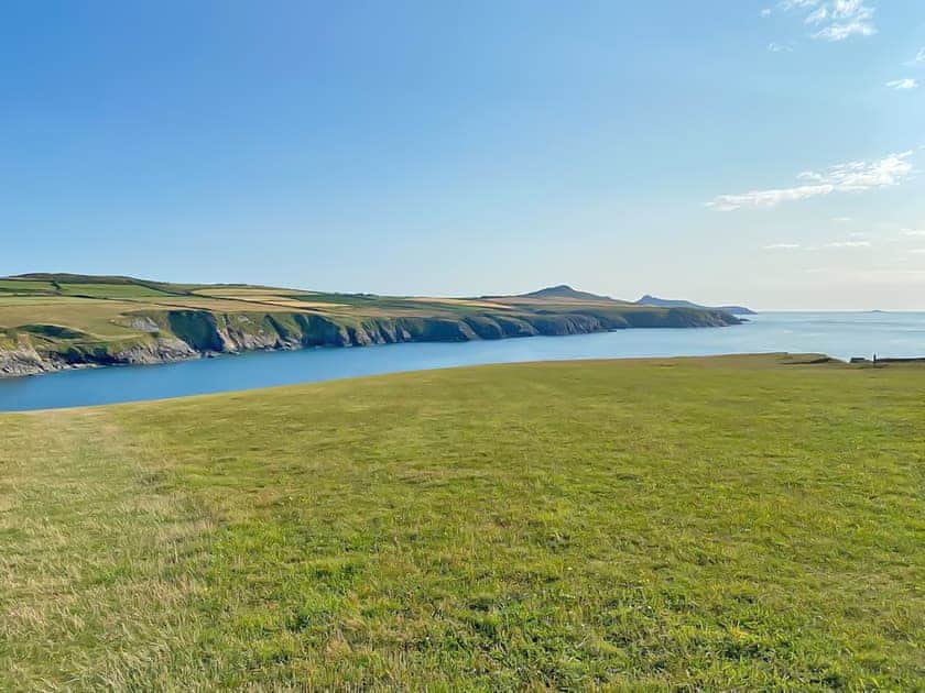 Coastal Path Abereiddy to Traethllyfn (Barry Island) | Manor Villa, Llanrhian