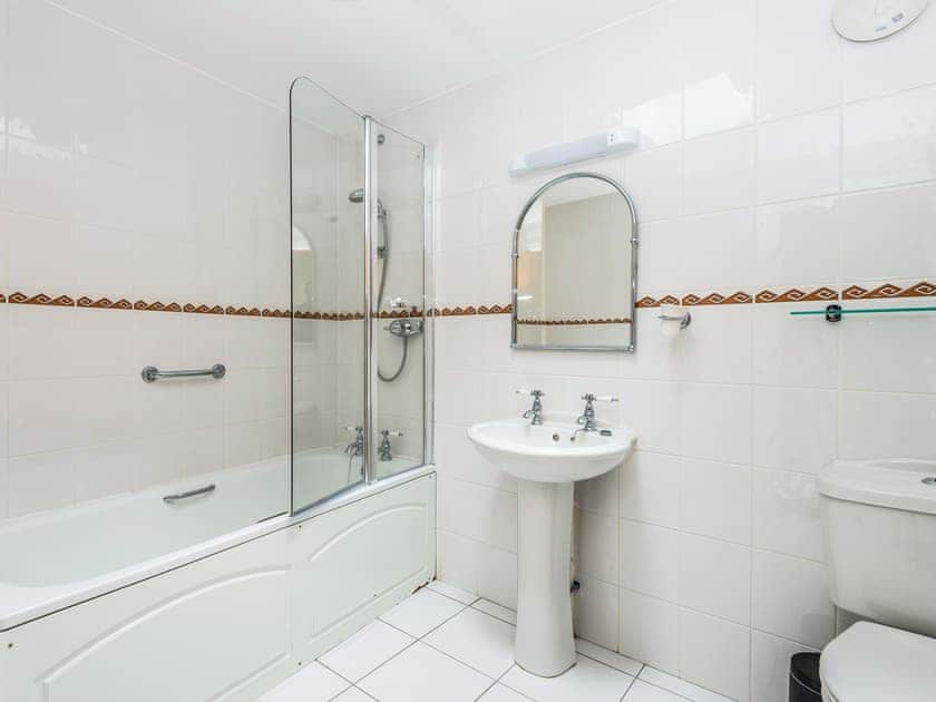 Bathroom | Gatehouse Lodge - Atholl Palace Holidays, Pitlochry