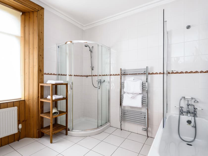 Bathroom | Gatehouse Lodge - Atholl Palace Holidays, Pitlochry