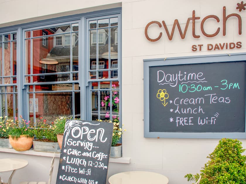 Old Cross Square Garden Apartment, St Davids