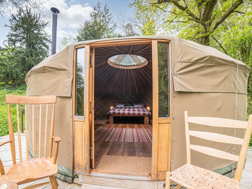 Seren - Redwood Valley Cabins and Yurts, Presteigne