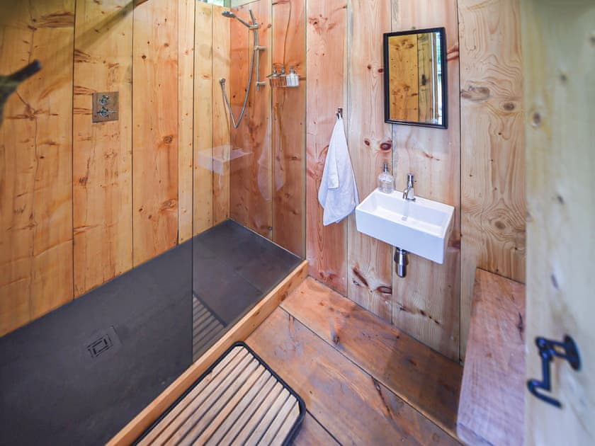 Seren - Redwood Valley Cabins and Yurts, Presteigne