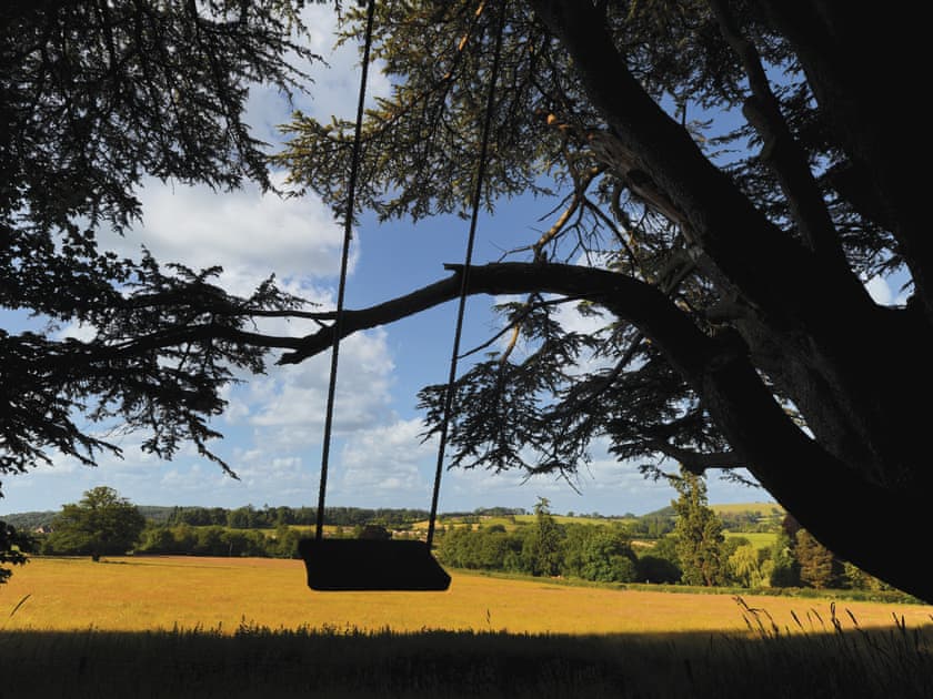 Seren - Redwood Valley Cabins and Yurts, Presteigne