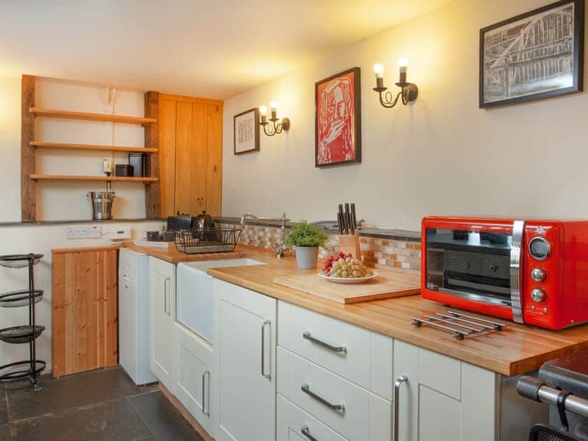 Kitchen | The Threshing Barn - Middle Corscombe, Sampford Courtenay, Okehampton