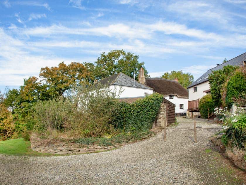 Driveway | The Threshing Barn - Middle Corscombe, Sampford Courtenay, Okehampton
