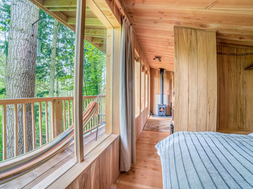 Treetop Cabin - Redwood Valley Cabins and Yurts, Presteigne
