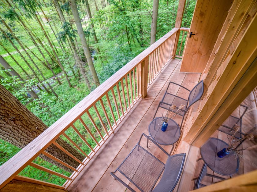 Treetop Cabin - Redwood Valley Cabins and Yurts, Presteigne