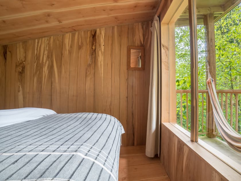 Treetop Cabin - Redwood Valley Cabins and Yurts, Presteigne
