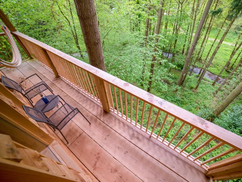 Treetop Cabin - Redwood Valley Cabins and Yurts, Presteigne