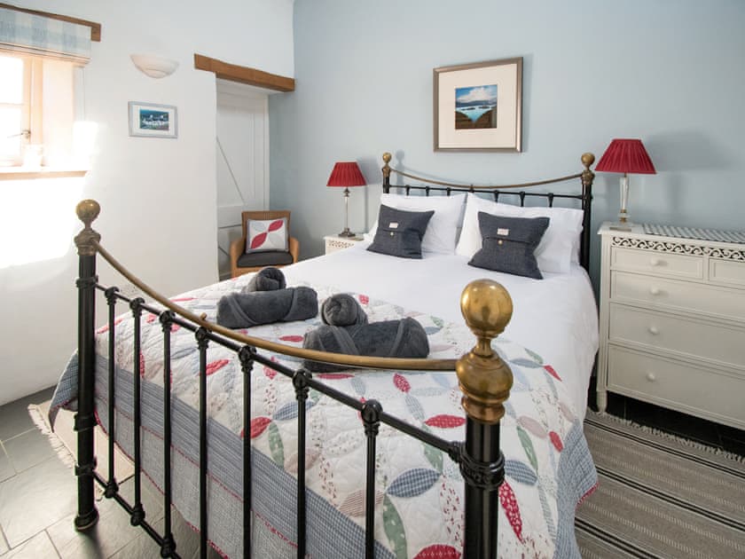 Double bedroom | Pencaer - Yr Hafan Holiday Cottages, Llanrhian, near Porthgain