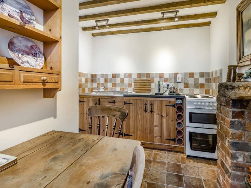 Kitchen/diner | Shepherds Hut - Morrells Wood Farm, Leighton, near Shrewsbury