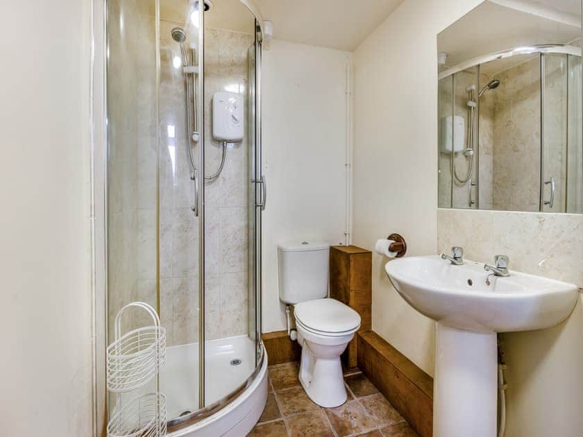 Bathroom | Shepherds Hut - Morrells Wood Farm, Leighton, near Shrewsbury