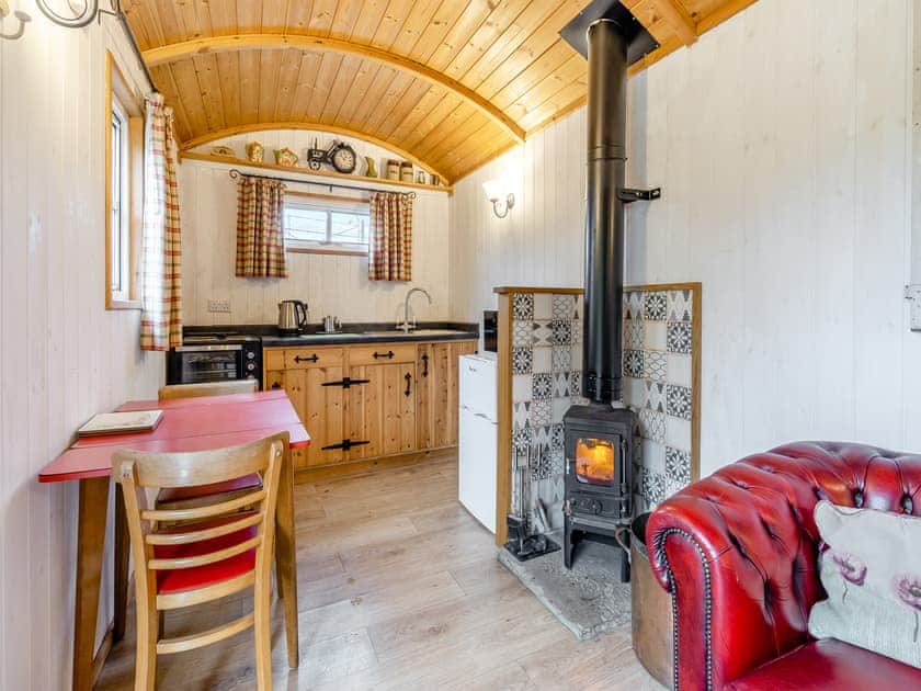 Open plan living space | The Shepherds Rest - Morrells Wood Farm, Leighton, near Shrewsbury