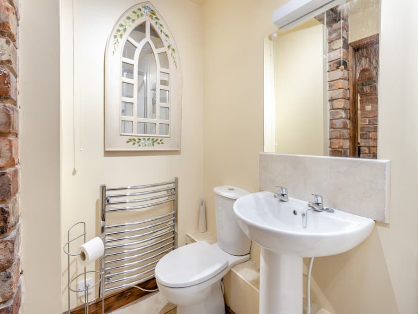 Bathroom | Morrells Wood Farm- The Dairy - Morrells Wood Farm, Leighton, near Shrewsbury