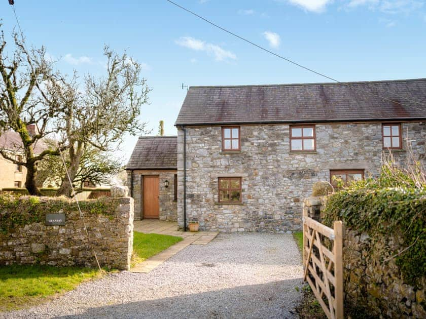 Dog friendly cottages hot sale gower