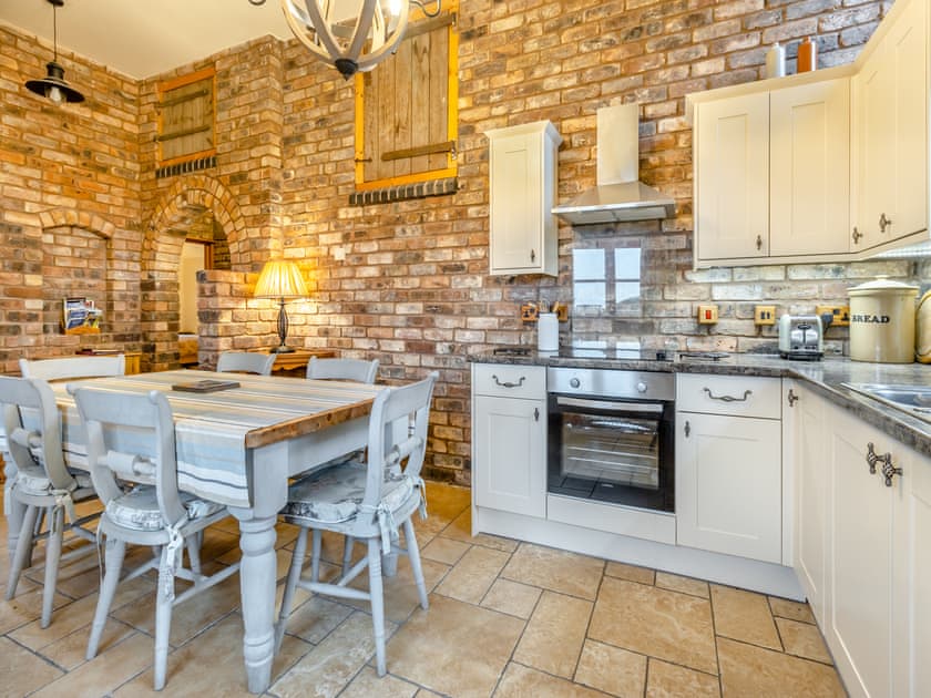 Kitchen/diner | Morells Wood Farm- The Barn - Morells Wood Farm, Leighton, near Shrewsbury