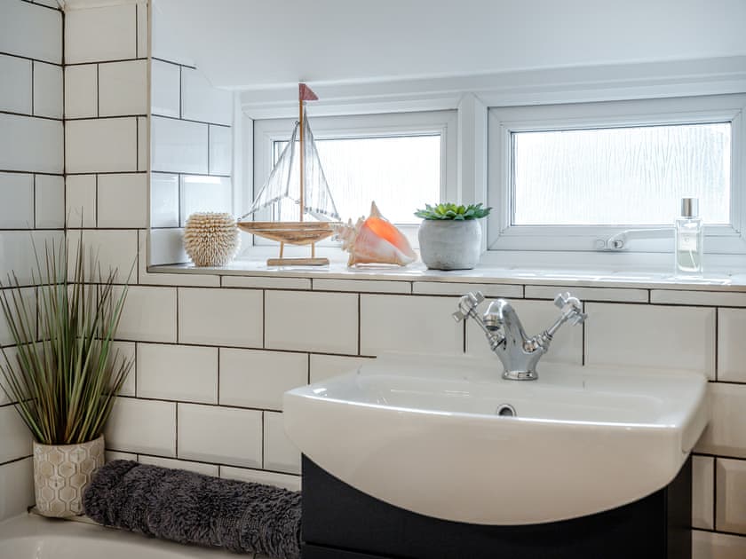 Bathroom | Neptune Cottage, Amble