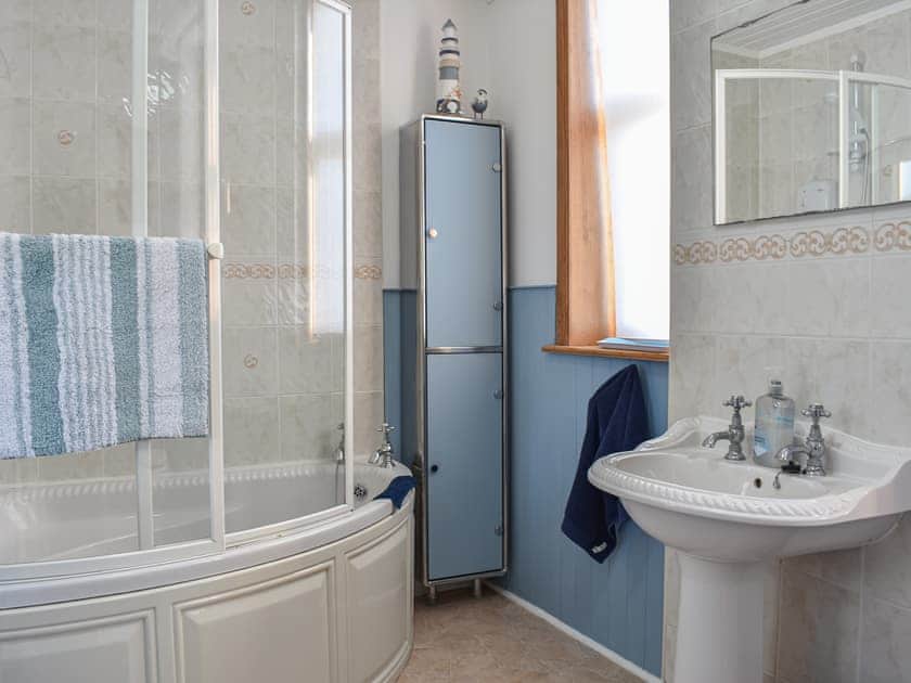 Bathroom | Strathlene Lodge, Strathlene, near Buckie