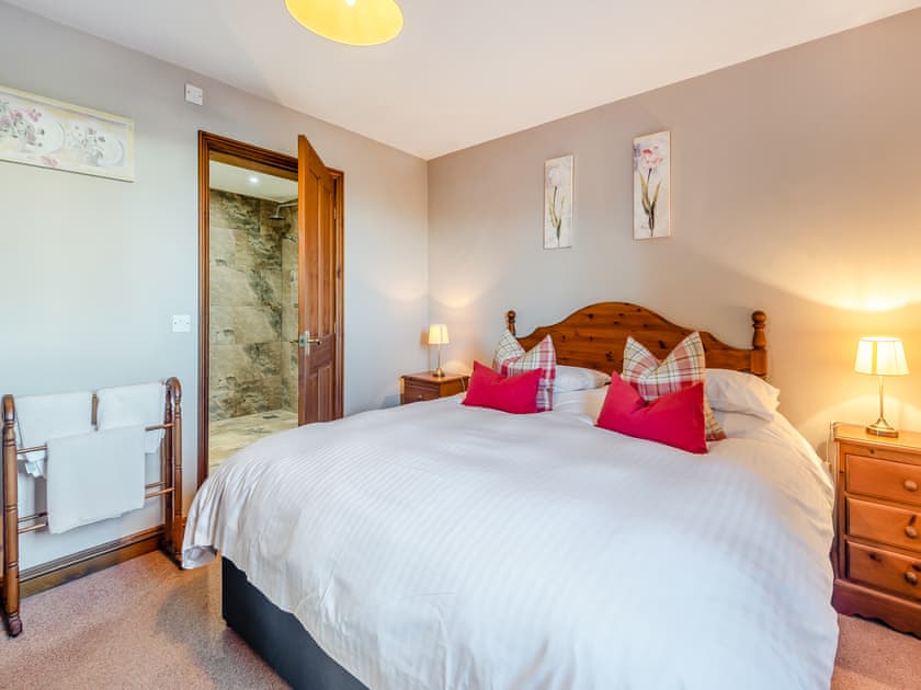 Double bedroom | Chestnut Cottage - Grange Farm Park, Louth