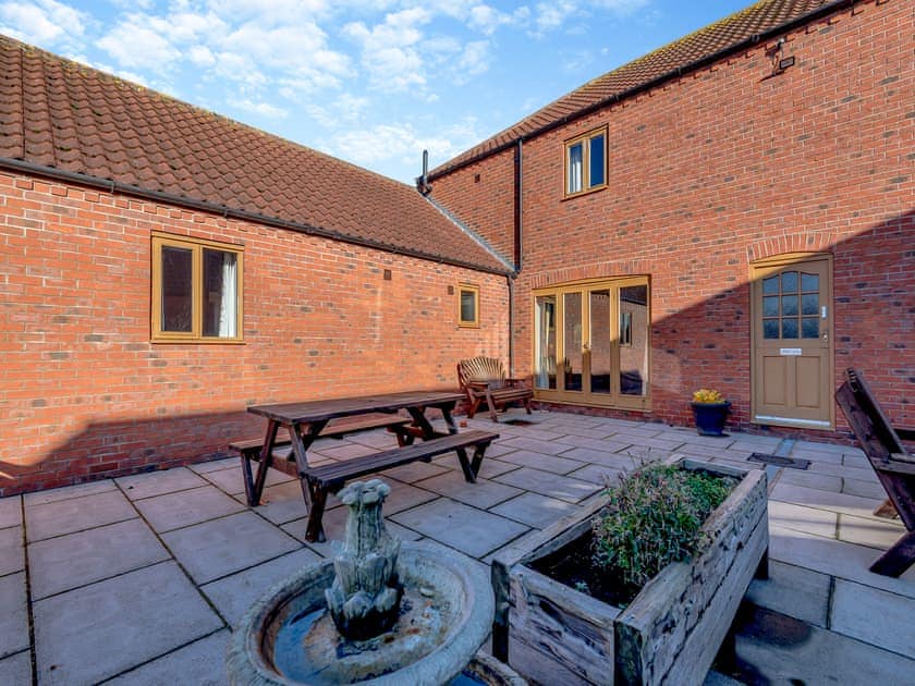 Exterior | Chestnut Cottage - Grange Farm Park, Louth