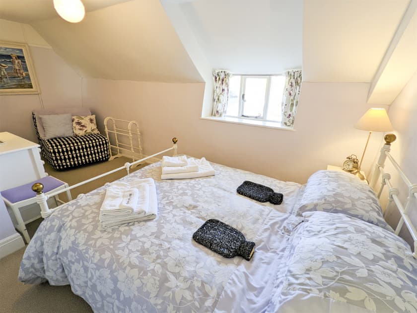 Double bedroom | Ye Olde Cottage, Niton, near Ventnor