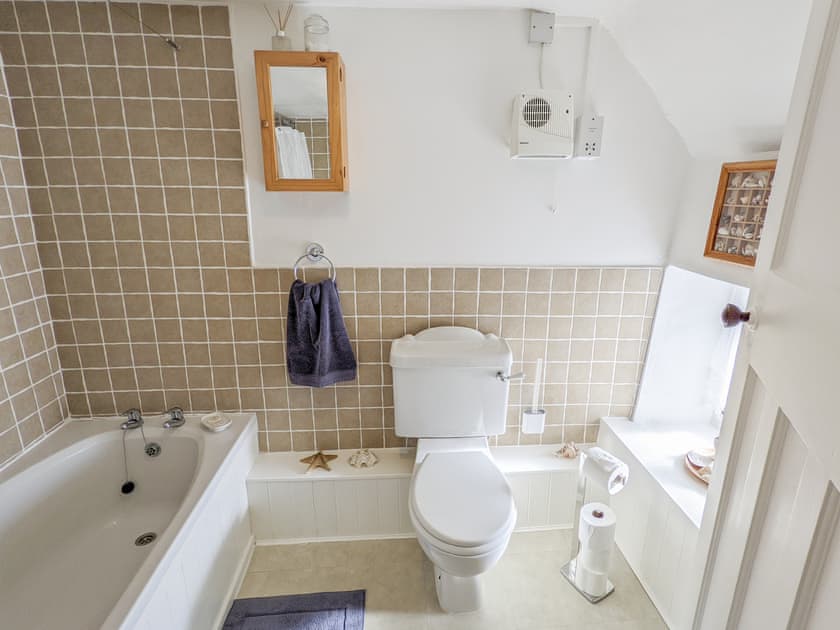 Bathroom | Ye Olde Cottage, Niton, near Ventnor