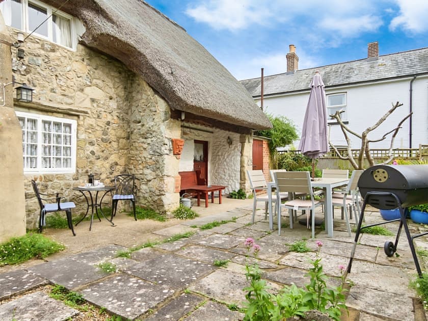 Sitting-out-area | Ye Olde Cottage, Niton, near Ventnor