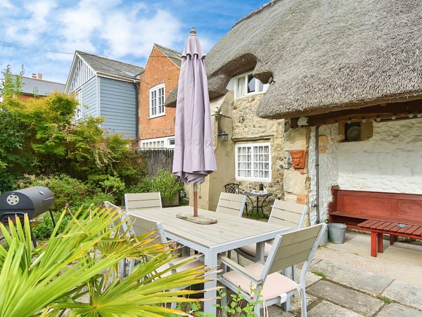 Sitting-out-area | Ye Olde Cottage, Niton, near Ventnor