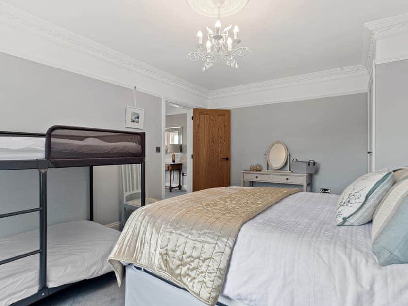 Waterway Court, Neyland