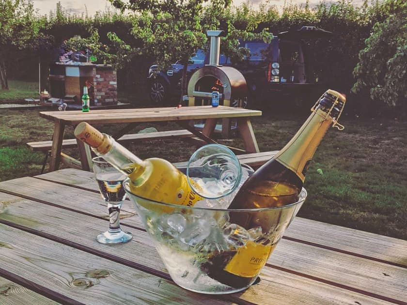 Russet Lodge - Tall Trees Glamping, Coxbridge, Glastonbury
