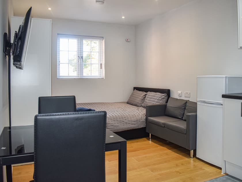 Studio Flat in Crawley