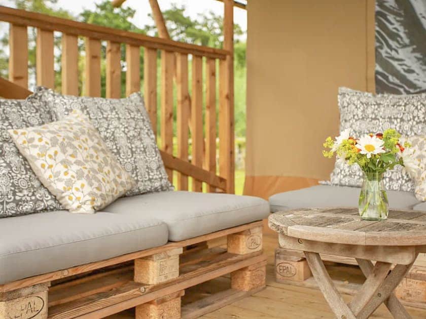 Pippin Lodge - Tall Trees Glamping, Coxbridge, Glastonbury