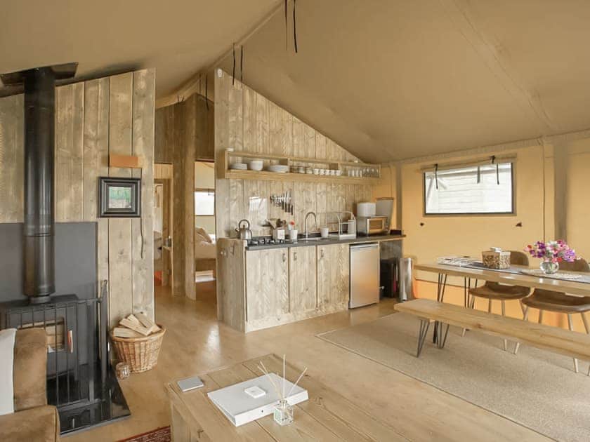 Pippin Lodge - Tall Trees Glamping, Coxbridge, Glastonbury