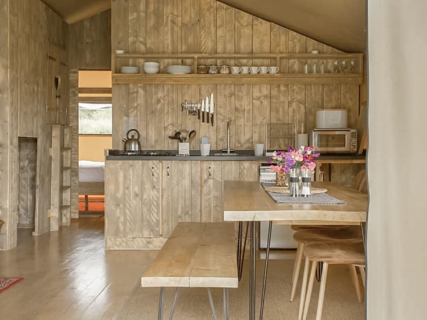 Pippin Lodge - Tall Trees Glamping, Coxbridge, Glastonbury