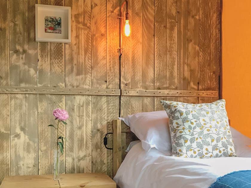 Pippin Lodge - Tall Trees Glamping, Coxbridge, Glastonbury