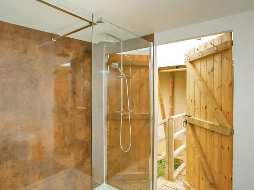 Pippin Lodge - Tall Trees Glamping, Coxbridge, Glastonbury