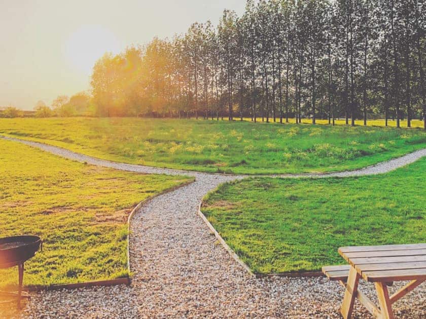 Pippin Lodge - Tall Trees Glamping, Coxbridge, Glastonbury