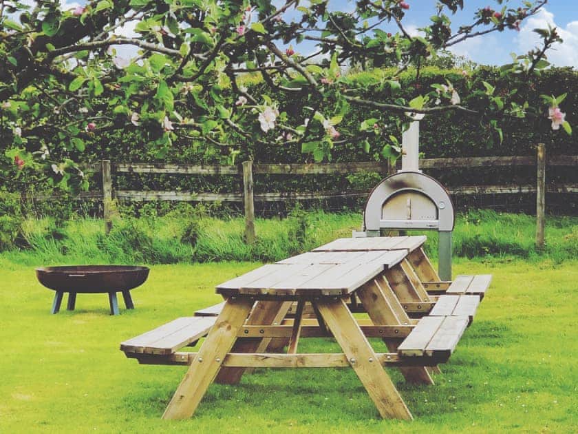 Pippin Lodge - Tall Trees Glamping, Coxbridge, Glastonbury