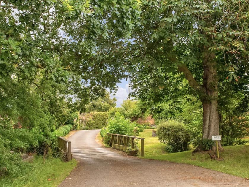 Pippin Lodge - Tall Trees Glamping, Coxbridge, Glastonbury