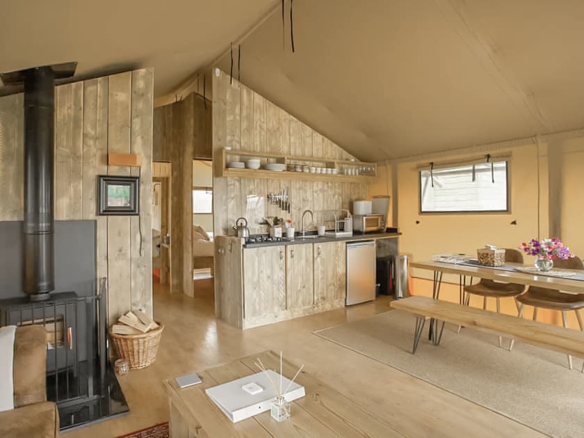 Bramley Lodge - Tall Trees Glamping, Coxbridge, Glastonbury