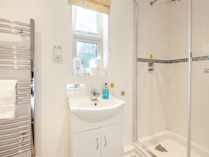 Bathroom | Fig Tree Cottage - The Pentney Abbey Estate, Pentney, King’s Lynn