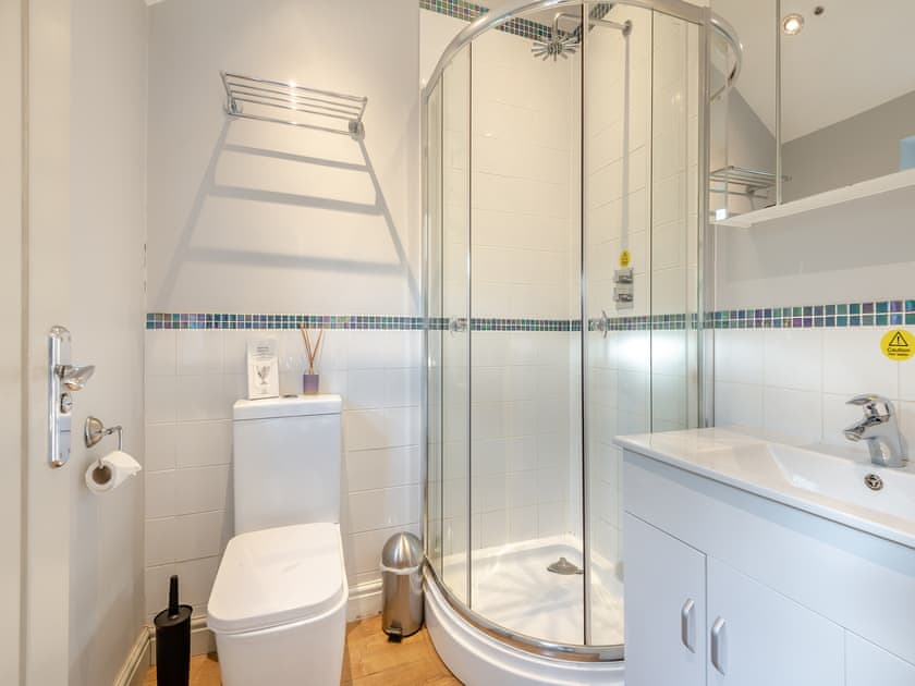 Bathroom | Walnut Cottage - The Pentney Abbey Estate, Pentney, King’s Lynn